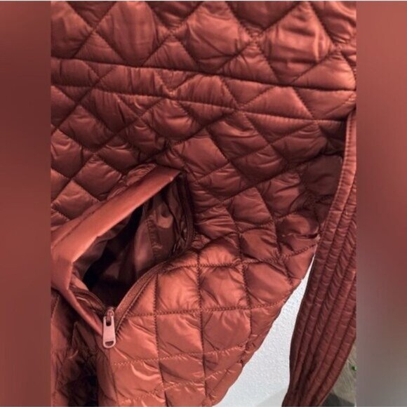 New Athleta Athleisure Quilted Jacket Warm Neutral Featherless Preppy Fall - Picture 5 of 11